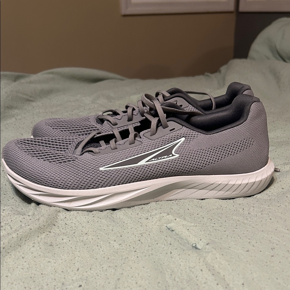 Altra Women’s Escalante 4 in size 10, grey and only worn twice